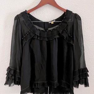 excellent condition, silk, sleeves 3/4 pleated details size 6